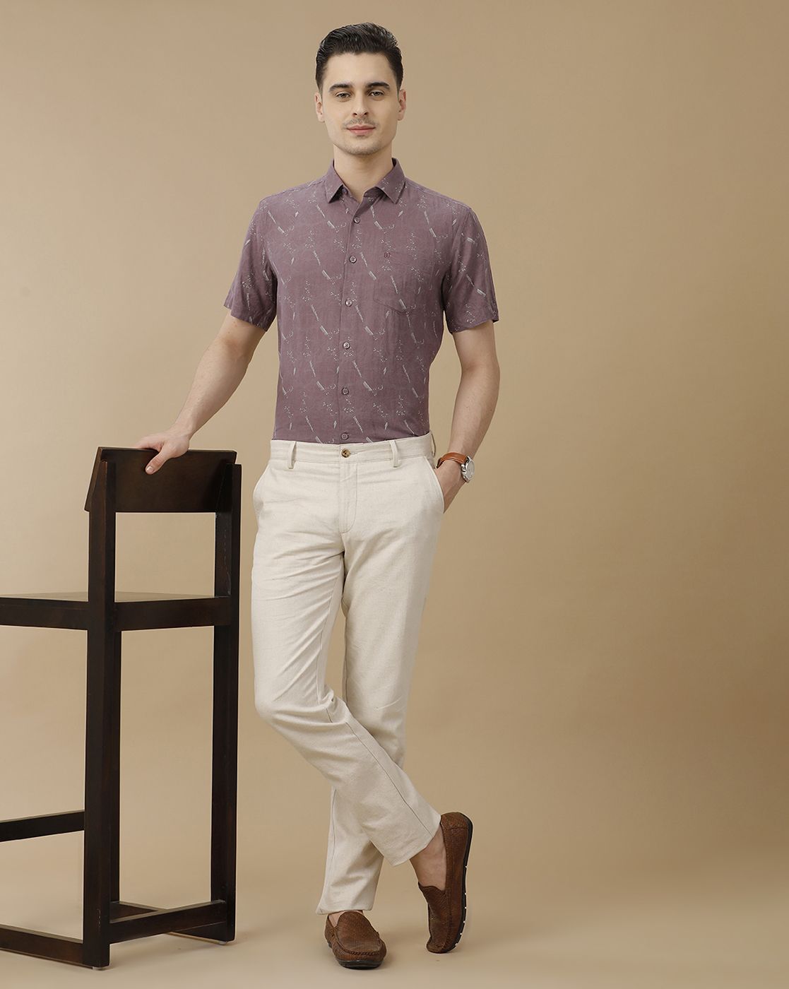 Men's Pure Linen Purple Printed Contemporary Fit Half Sleeve Casual Shirt