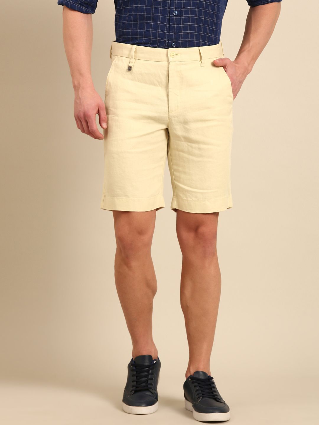 Linen Club Men's Pure Linen Off White Solid Contemporary Fit Casual Shorts