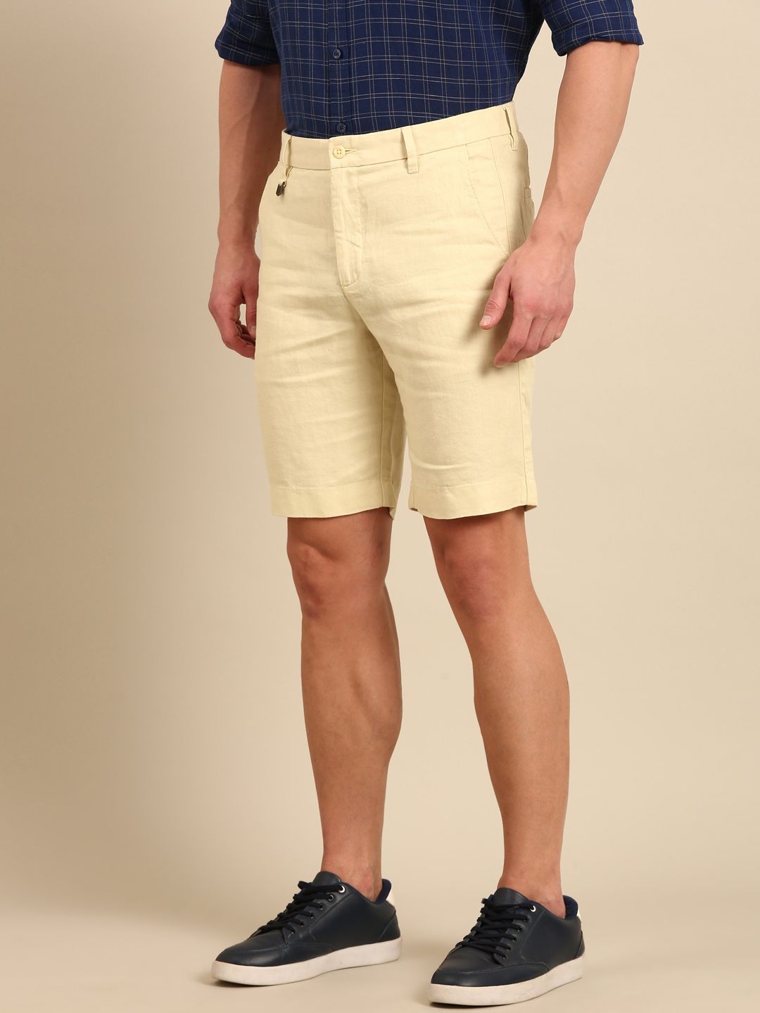 Linen Club Men's Pure Linen Off White Solid Contemporary Fit Casual Shorts