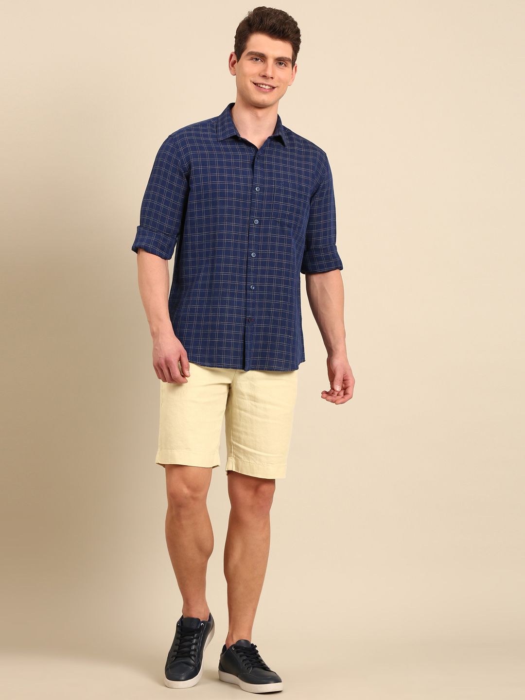 Linen Club Men's Pure Linen Off White Solid Contemporary Fit Casual Shorts