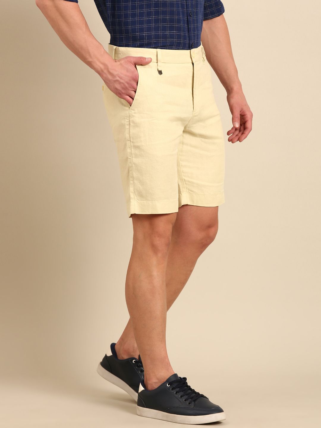 Linen Club Men's Pure Linen Off White Solid Contemporary Fit Casual Shorts