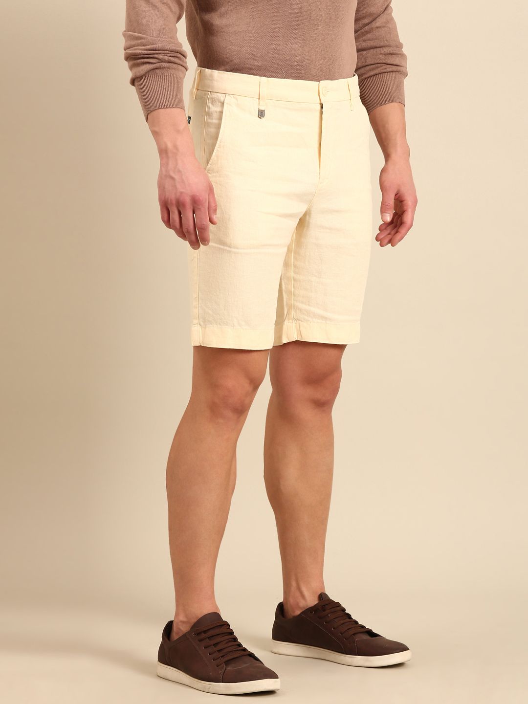 Linen Club Men's Pure Linen Off White Solid Contemporary Fit Casual Shorts