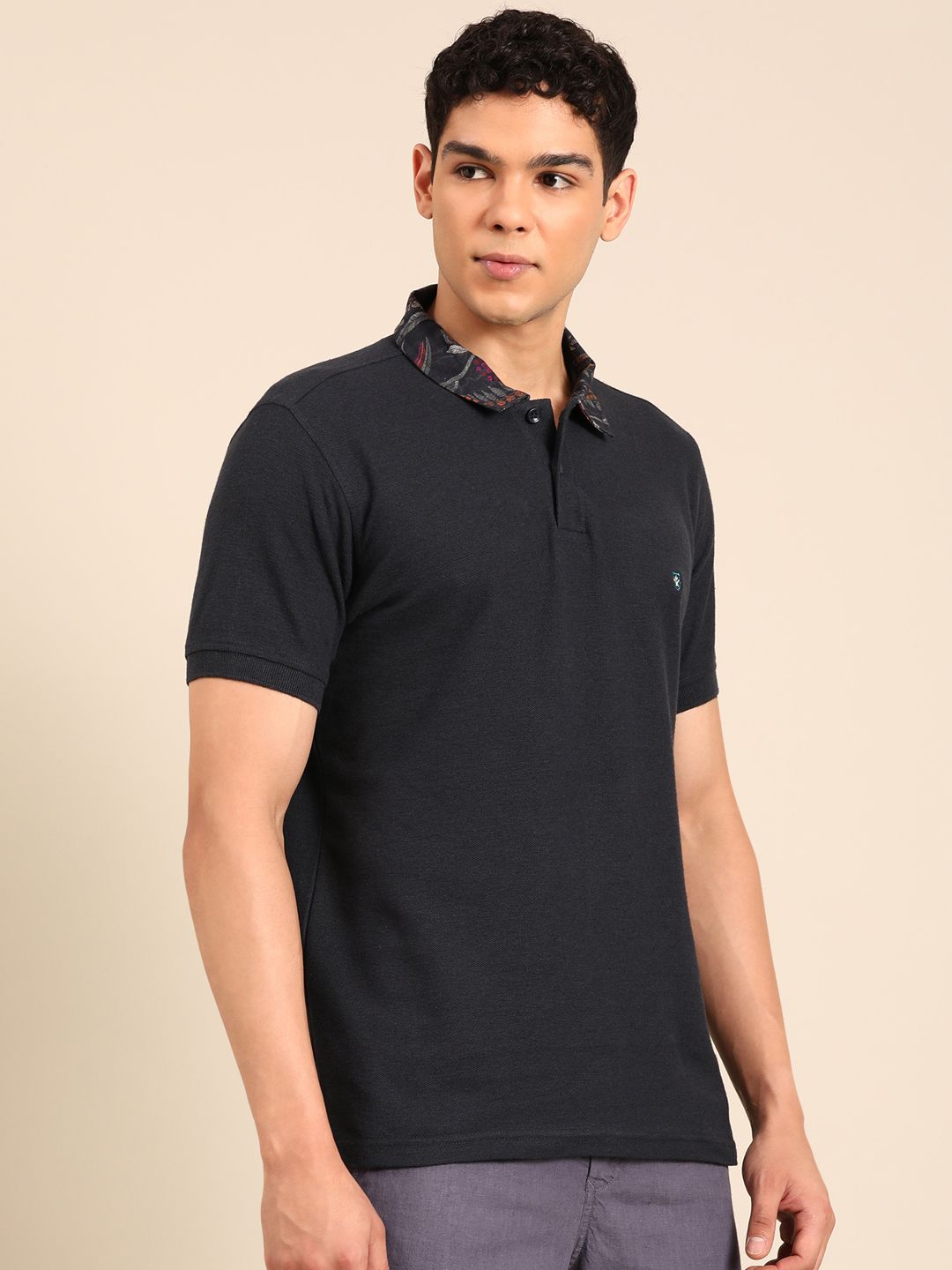Linen Club Men's Linen Rich Black Solid Contemporary Fit Half Sleeve Polo Neck T-shirts 