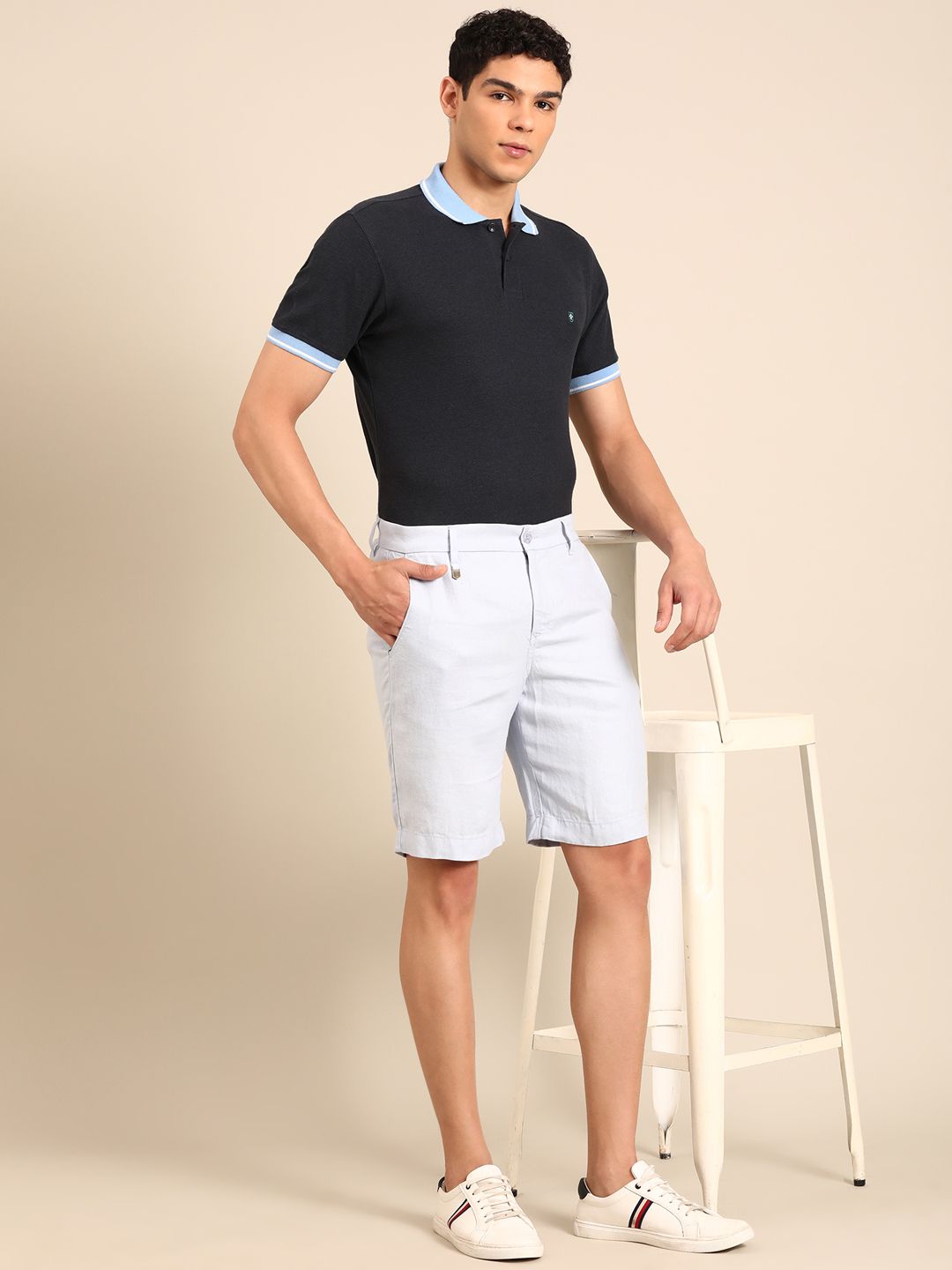 Linen Club Men's Linen Rich Black Solid Contemporary Fit Half Sleeve Polo Neck T-shirts 