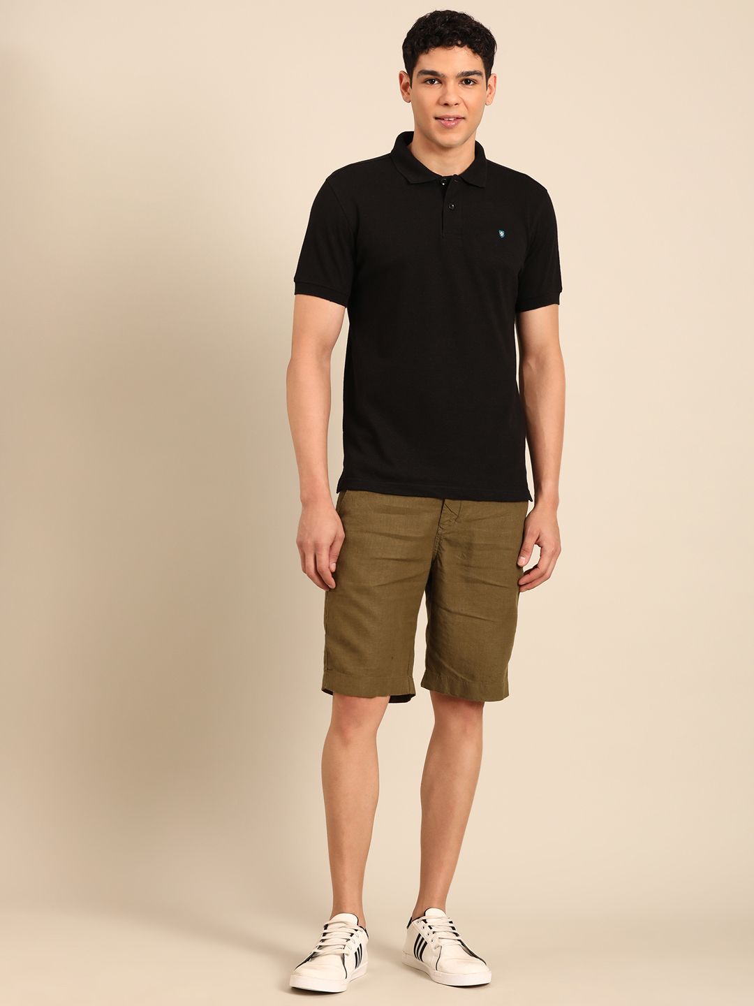 Linen Club Men's Linen Rich Black Solid Contemporary Fit Half Sleeve Polo Neck T-shirts 