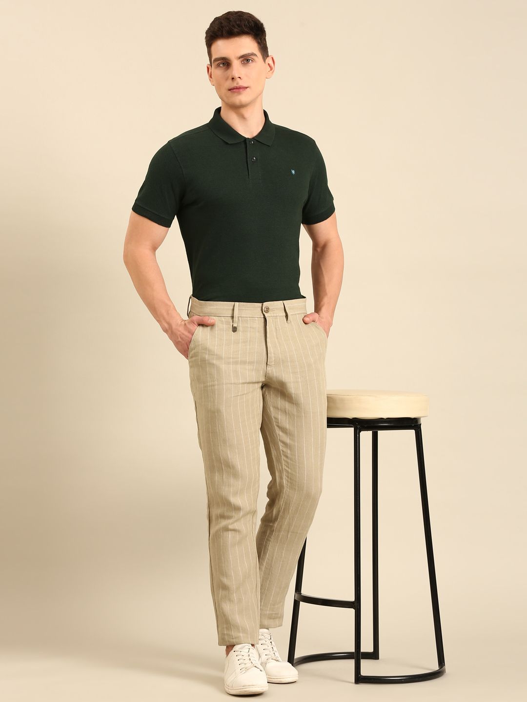 Linen Club Men's Linen Rich Green Solid Contemporary Fit Half Sleeve Polo Neck T-shirt