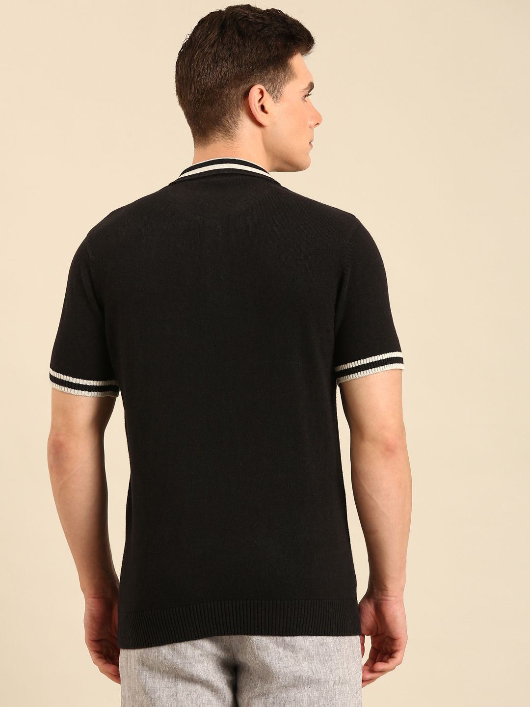Linen Club Men's Linen Rich Black Solid Contemporary Fit Half Sleeve Polo Neck T-shirt